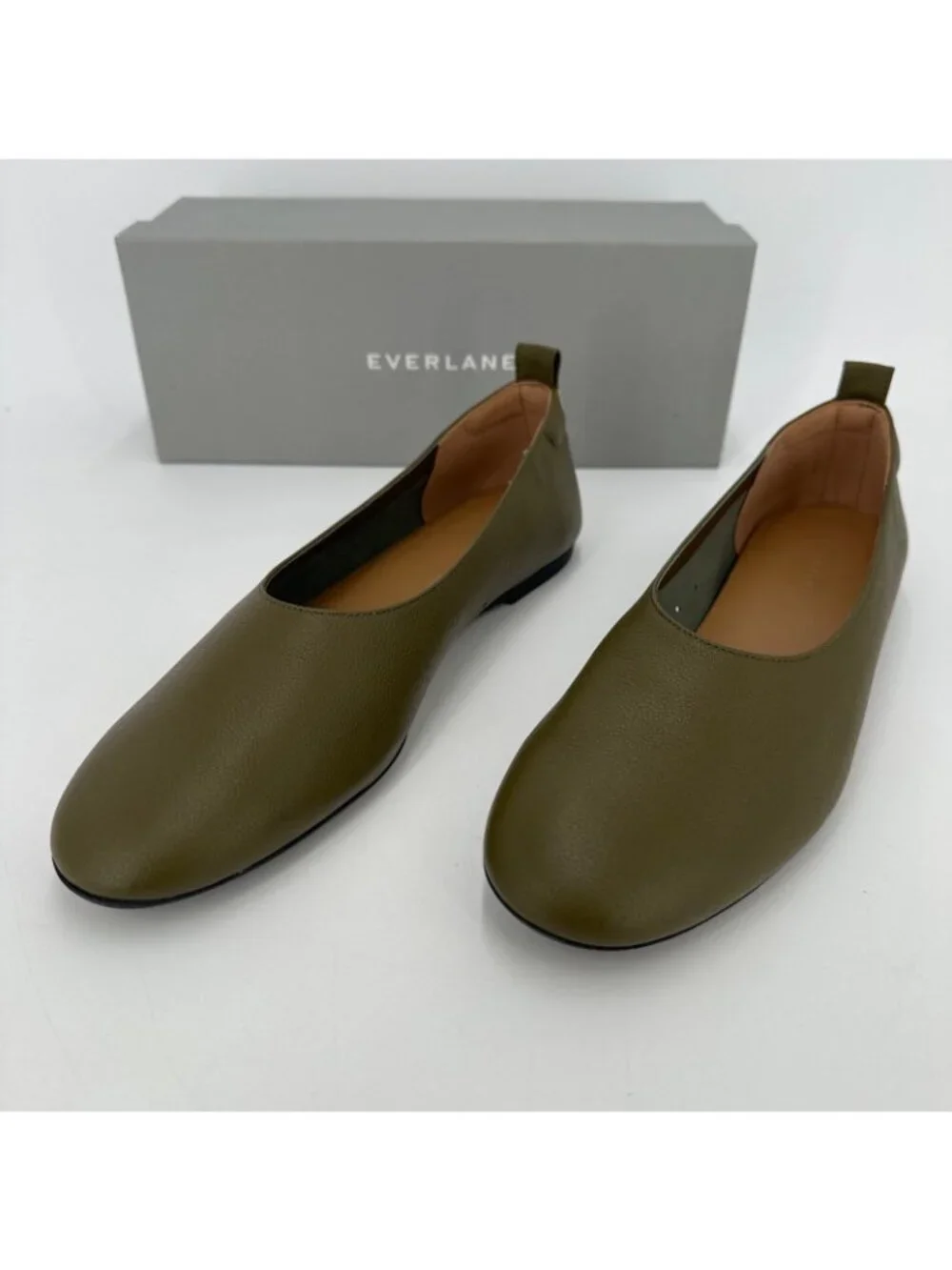 Everlane The Italian Leather Day Glove Flats in Birch Green 6.5 Women's Career
